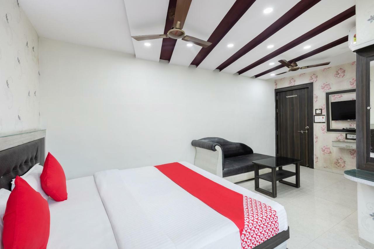 Oyo 45301 Hotel Om Palace Sāgar Exterior foto